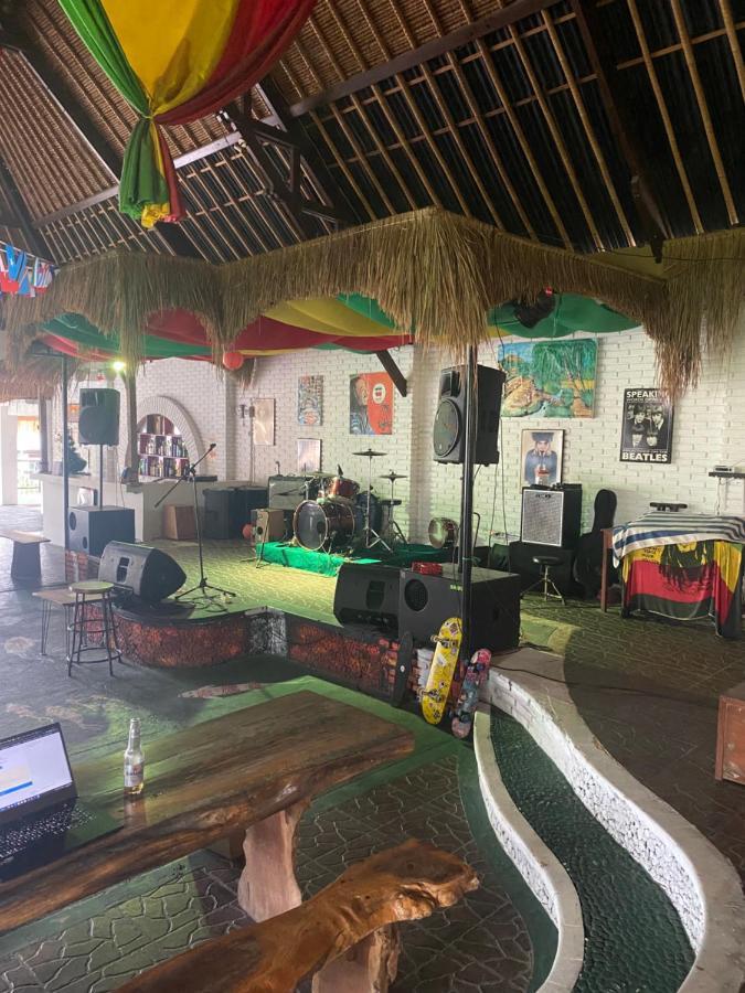 Paca'S Reggae Bar & Hostel Ambat Exterior foto